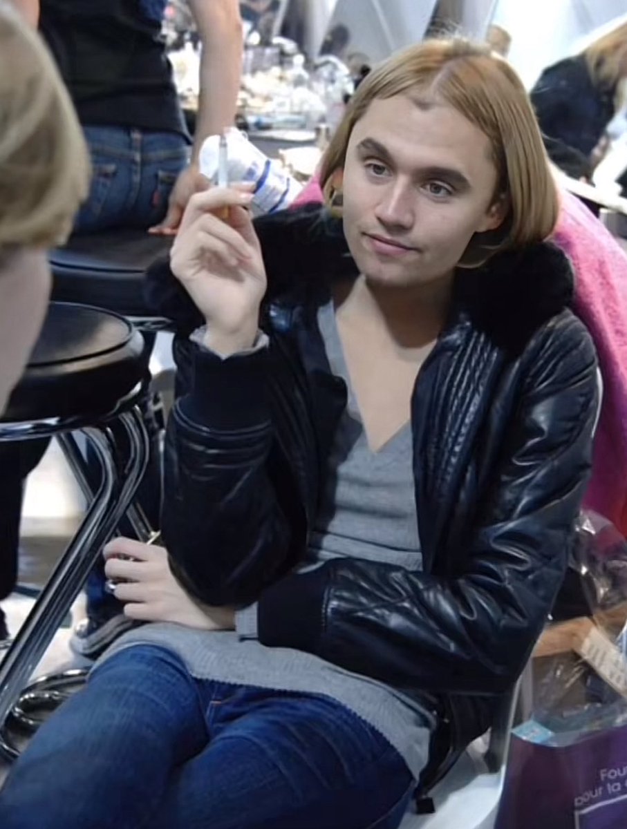 letthelightinv's tweet image. btw im fake ana i hate it all, i hate starving no it doesnt feel euphoric, i hate seeing a number i dont like on the scale, i hate walking, i hate exercising, i hate purging, i hate binging i hate being fat