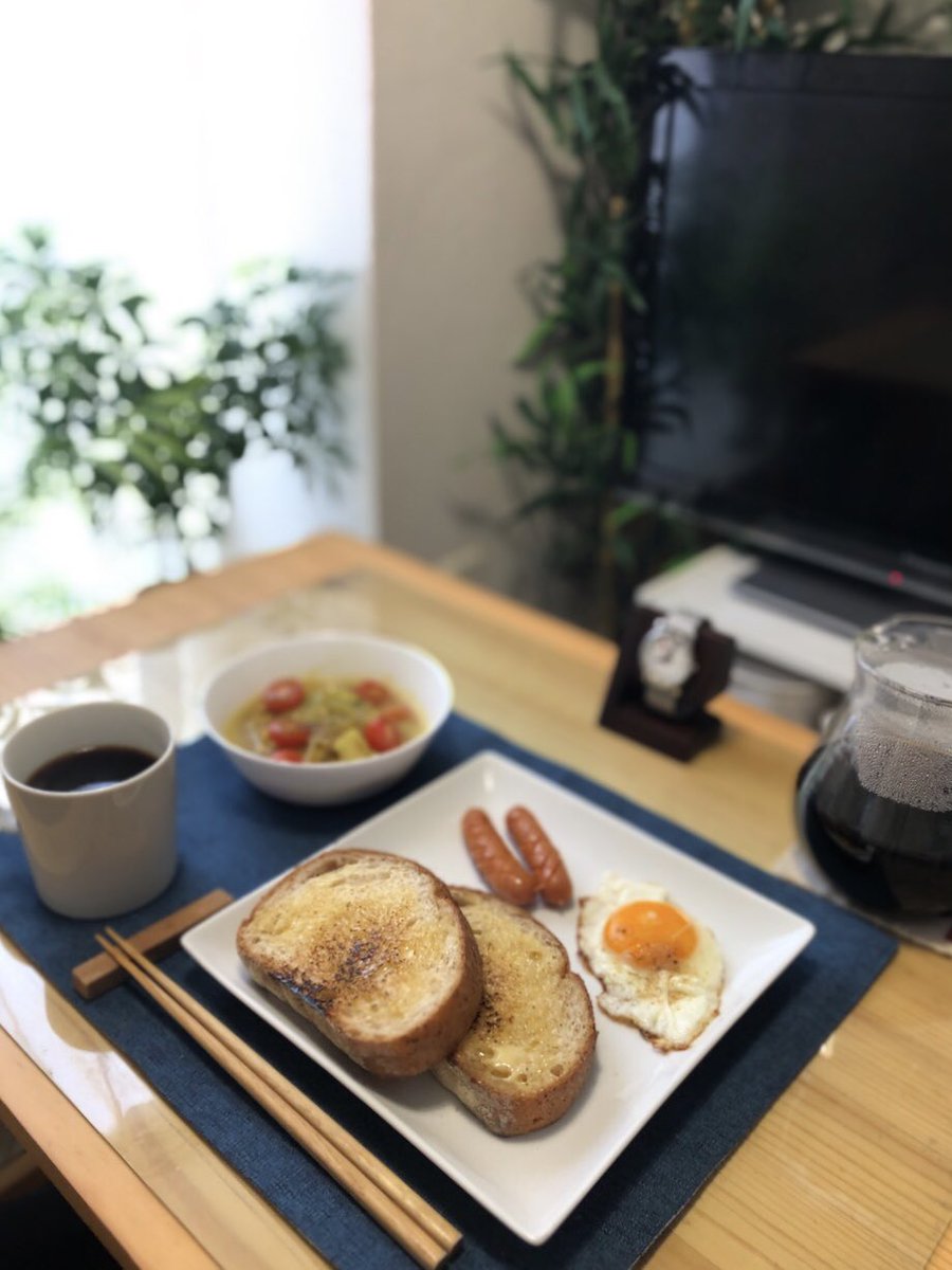 おはようございます

ごはん日記
12月2日 火曜日 朝

目玉焼き
チョリソ
スープカレー
フランスパン
珈琲

昨夜のスープカレーは、ちょっと旨みが足りなかったので、トマトを投入。
少しマシになりました

本日、ちょっと攻めの気分(笑)