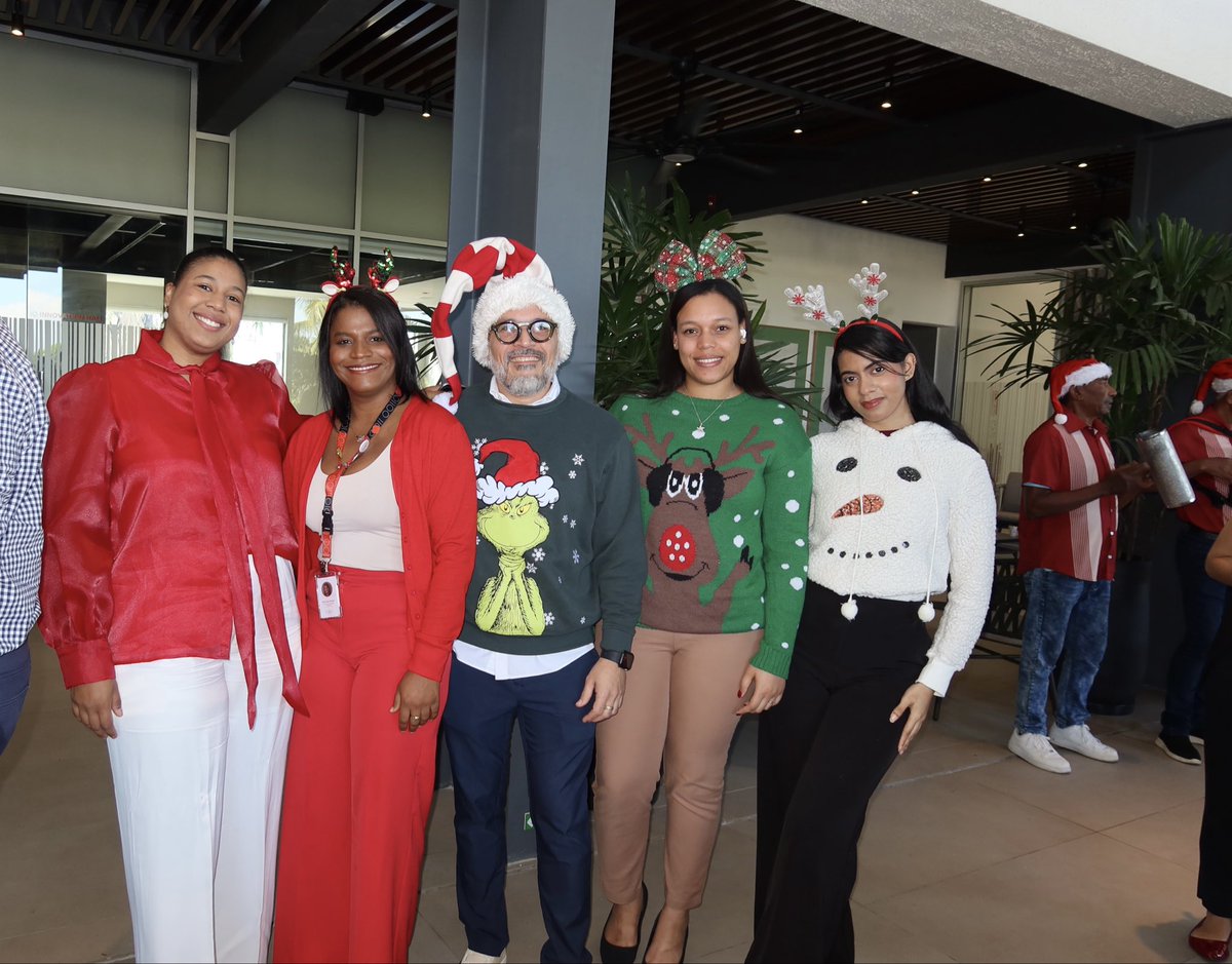 Iqtek_Solutions's tweet photo. Esta mañana dimos la bienvenida a la Navidad, disfrutando juntos de villancicos, un brindis espectacular y esos pequeños momentos que hacen grata la convivencia.

#iQtek #consultoratecnológica https://t.co/pW5FlonXuR