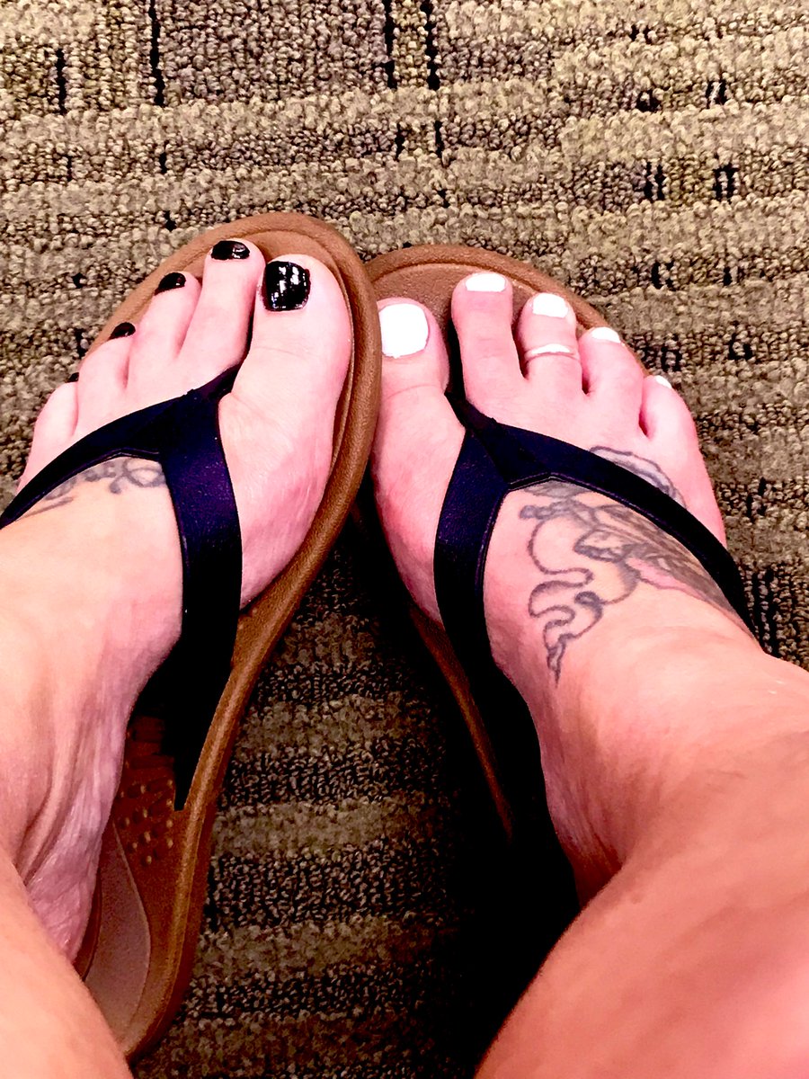 TATTED4PLEASURE's tweet photo. 27 more days… MMMM best of both worlds!
#blackpolish #whitepolish #toes #likeem #loveem #want #need
Show me attention ✨🫦✨🫠 https://t.co/9cwb0G8Kzk