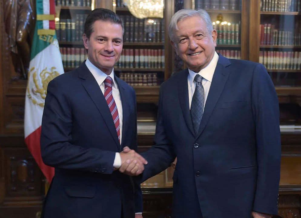 EmilioVallejoRL's tweet image. Peña Nieto fue más de izquierda que AMLO, y eso que no se disfrazaba de Benito Juárez.

-Peña duplicó el salario mínimo real.
No hizo TikToks al respecto, no se colgó la medalla. Solo eliminó el candado neoliberal y dejó que subiera de verdad, por inercia de la vibrante economía…