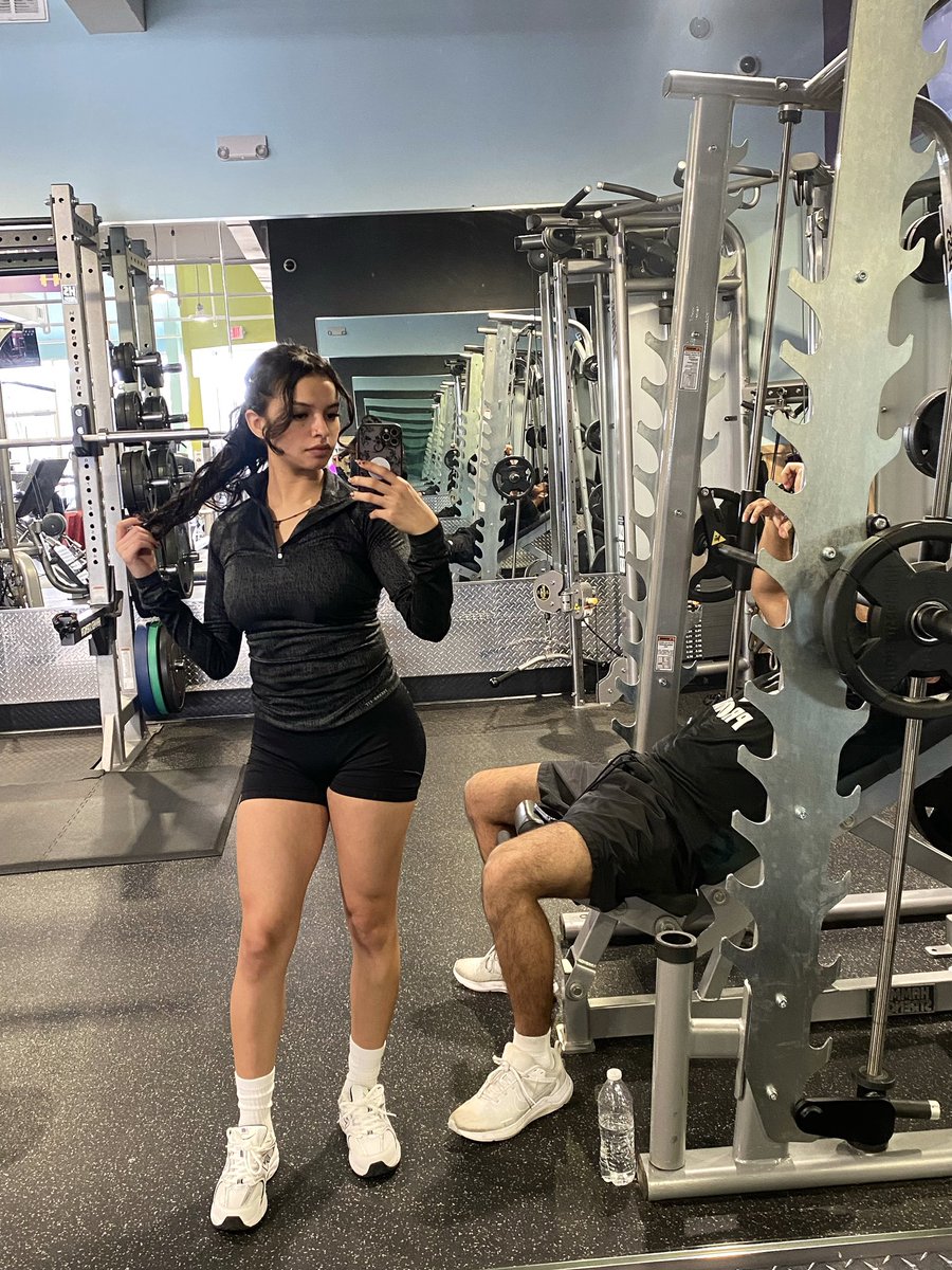thisgirlbitess's tweet photo. gym barbie https://t.co/TOcf559zgL