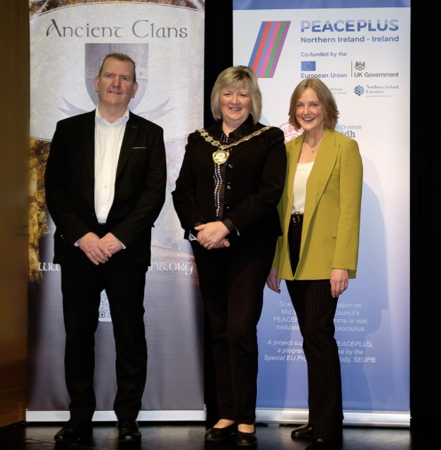 Launch of PEACEPLUS Cross Border Heritage Project in Ranfurly House: Chair of Mid Ulster District Council Cllr. Francis Burton, Chair of Mid Ulster PEACEPLUS Partnership John McNamee, Project Manager Heather McLaughlin
theruralcentre.eu/peaceplus-cros…
#ancientclans
#midulsterpeaceplus