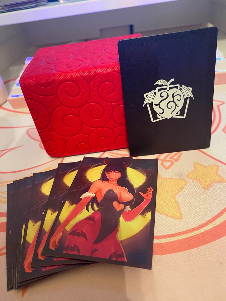 thanks <a href="/Vampyrgaming/">Vampyr</a> for the sleeves and leader case :3