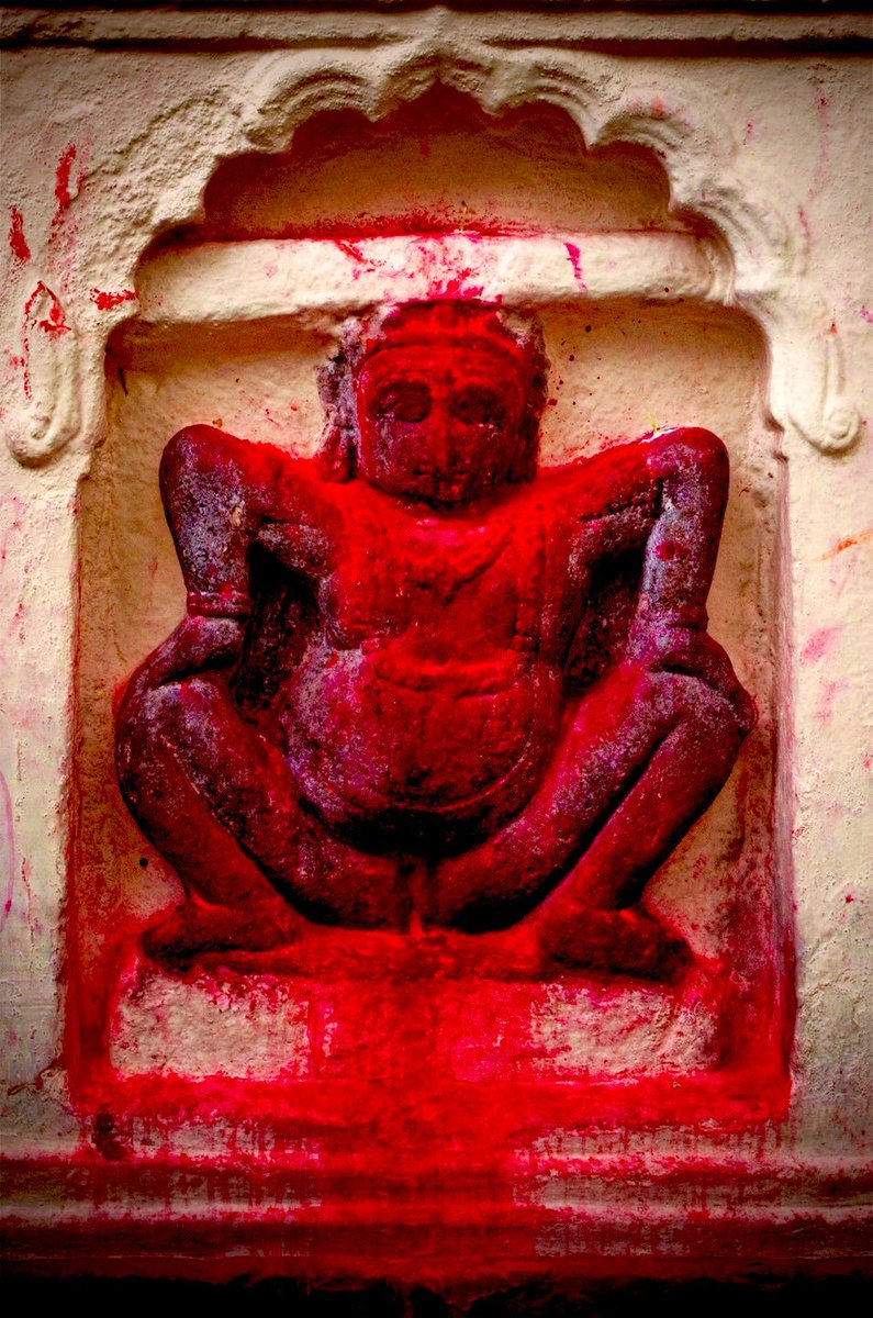 Ankit4_BJP's tweet image. मां कामाख्या असम के नीलांचल पर्वत पर स्थित प्रमुख शक्तिपीठ हैं।
यहां सती के योनिभाग की शक्ति रूप में पूजा होती है।
देवी को स्त्री-शक्ति और उर्वरता की अधिष्ठात्री माना जाता है।
हर वर्ष लगने वाला अंबुबाची मेला यहां की प्रसिद्ध परंपरा है।।

जय मां कामख्या 🎪