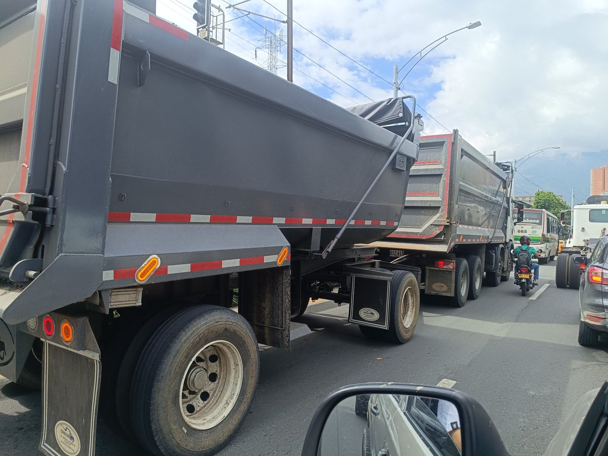 Aquí la sumatoria de la carga en PBV ? <a href="/infopresidencia/">Presidencia Colombia 🇨🇴</a> <a href="/MinTransporteCo/">MinTransporte</a> <a href="/ansvcol/">Agencia Nacional de Seguridad Vial</a> <a href="/Supertransporte/">SuperTransporte 🇨🇴</a> <a href="/GobAntioquia/">Gobernación de Antioquia</a> <a href="/AlcaldiadeMed/">Alcaldía de Medellín</a> <a href="/camaradelainfra/">Cámara Colombiana de la Infraestructura</a>
<a href="/TransitoPolicia/">Dirección de Tránsito y Transporte</a> ( Lo que no es prohibido es tácitamente permitido  )