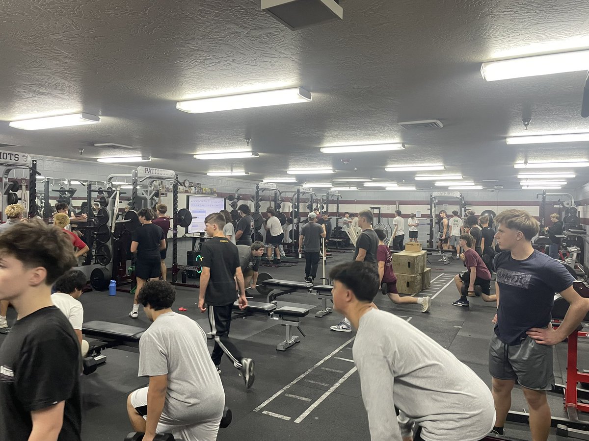2026 season starts today!

December 1st with 60+ in the weight room!

#BONS #physicalfootball