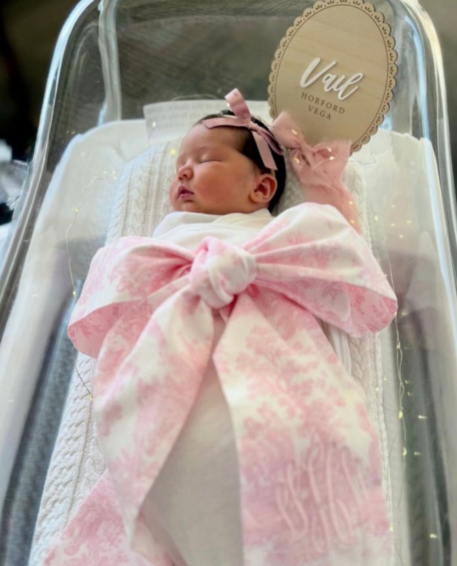 Felicitaciones Amelia Vega y al Horford por el nacimiento de su sexto hijo y quinta hembra Que Dios bendiga siempre la familia y los bendiga a ellos y que siga creciendo brisa Navideña de adviento Vail Horford