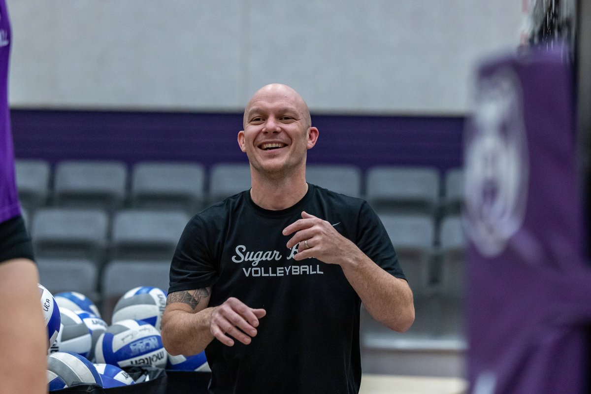 ucavball's tweet photo. Back like we never left ๐
#BearClawsUp x #SugaSuga https://t.co/NLaT6RXqoX