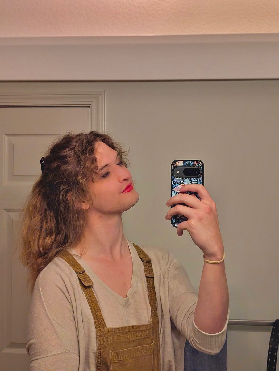Look at my lips though