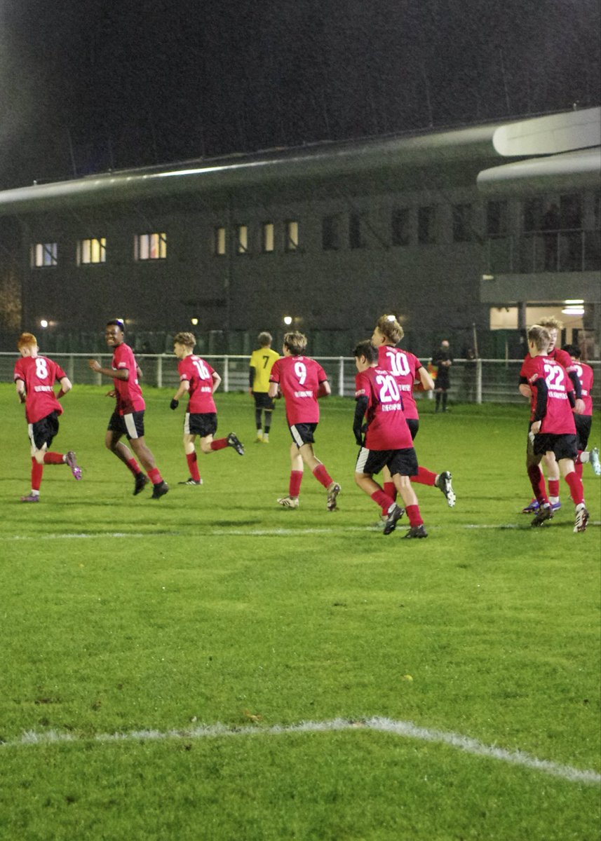 Knaphill FC U18s tweet media