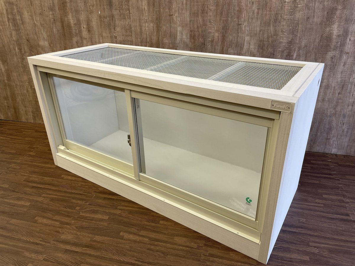 おはようございます！ 製作ケージ✨ 幅1200奥行500高さ600㎜ サッシ