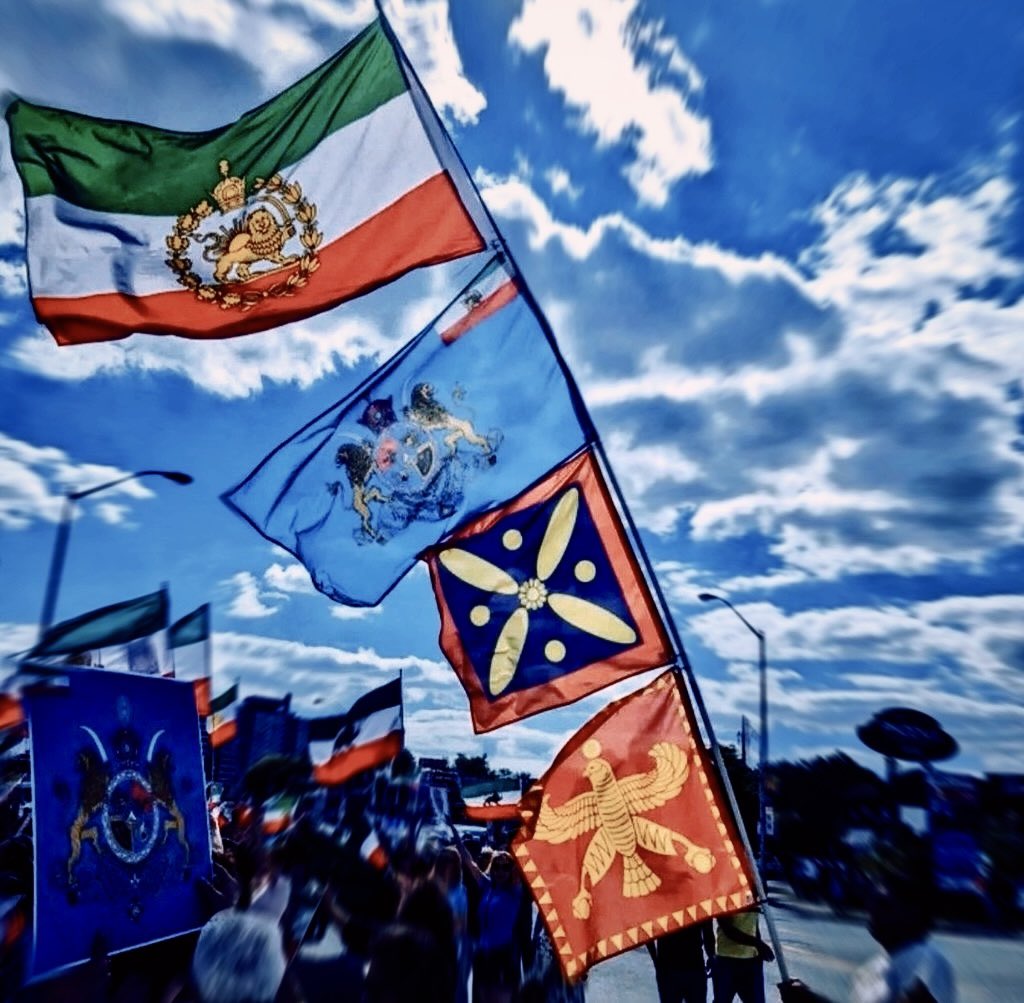 pink4iran's tweet image. که آتشی که نمیرد همیشه در دلِ ماست… 

#پاینده_ایران ❤️‍🔥