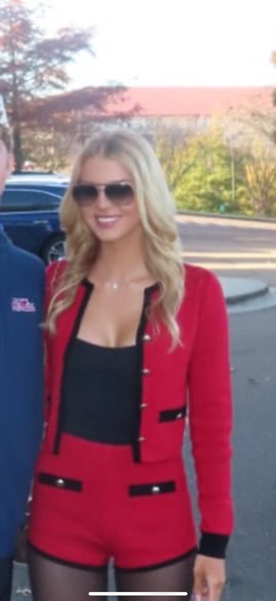 DivorcedDug's tweet photo. What do these 2 pictures have in common. Hint this is not about cars
#RELEASETHELANESTEINFILES #LaneFiles #LaneKiffin #OleMiss https://t.co/Nvh6W4BBHx