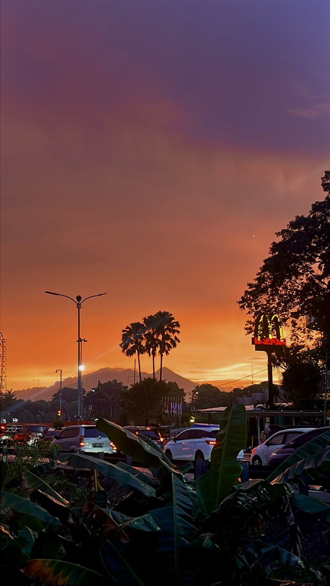 andnaap's tweet photo. Bogor kemaren sore, cantik banget! https://t.co/rT3pwVv5Oh