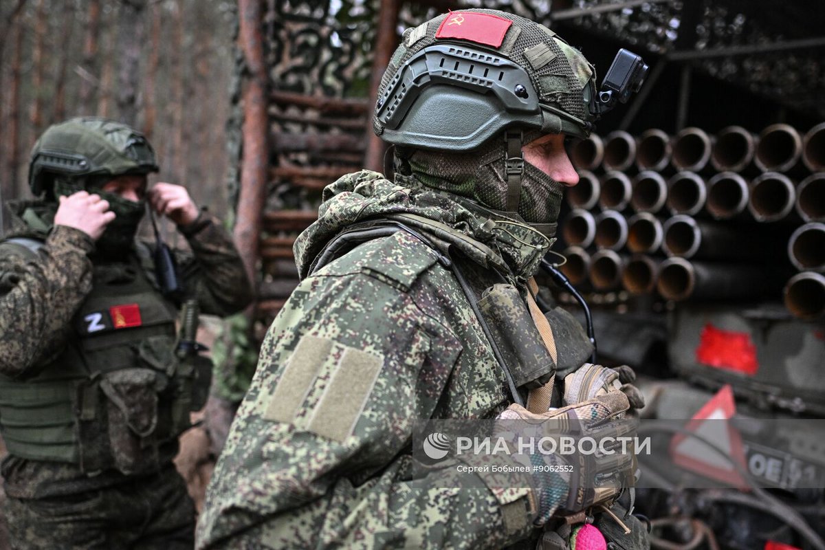 TheGreyPatriot_'s tweet photo. ๐ท๐บ Today's work of 9K55 "Grad-1" unit from 83rd Self-Propelled Artillery Regiment in 25th Combined Arms Army in Krasnolymansk direction.
Part 3 of 3
#Russia #Russian #Russians #Today #SVO #Military #Army #Grad1 #MLRS #Rocket #Missile #Launcher #Tactical #Z #EMR #RIA https://t.co/C3TbqeGDyN