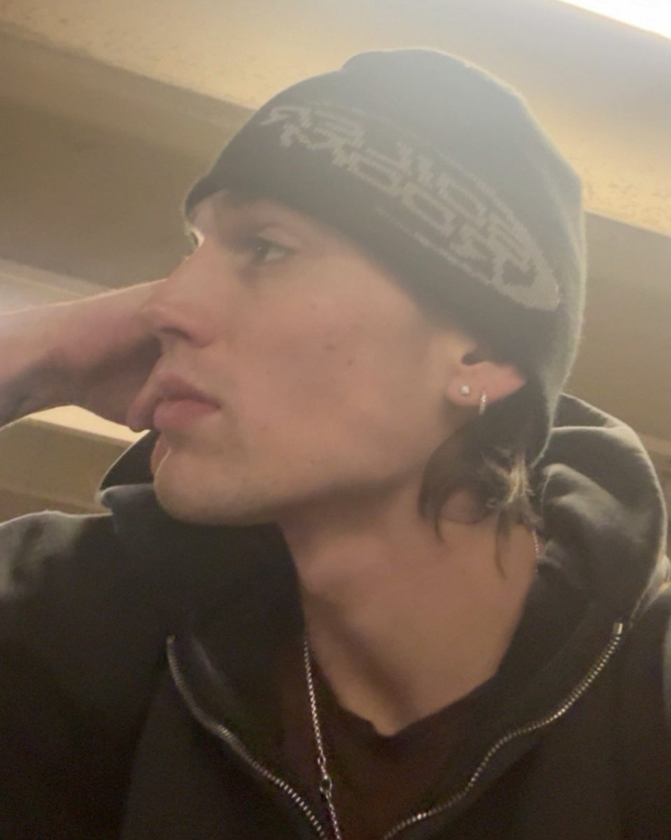 hackerxwright_'s tweet image. QUIERO MORDERLE EL MALDITO CUELLO