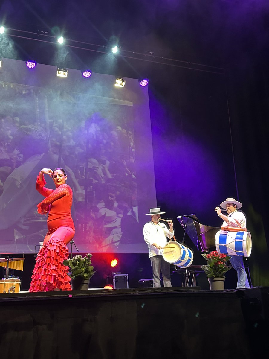 hdadrocioejido's tweet photo. Emocionados al recordar el I Festival Candela Viva que tuvo lugar el pasado 26 de octubre donde pudimos disfrutar de maravillosos artistas.
#virgendelrocioelejido #festival #candelaviva #simpecado #musica #cante #baile #coro #rocieros #hermanos #elejido #auditorio #hermandad https://t.co/7aINafbQ7H