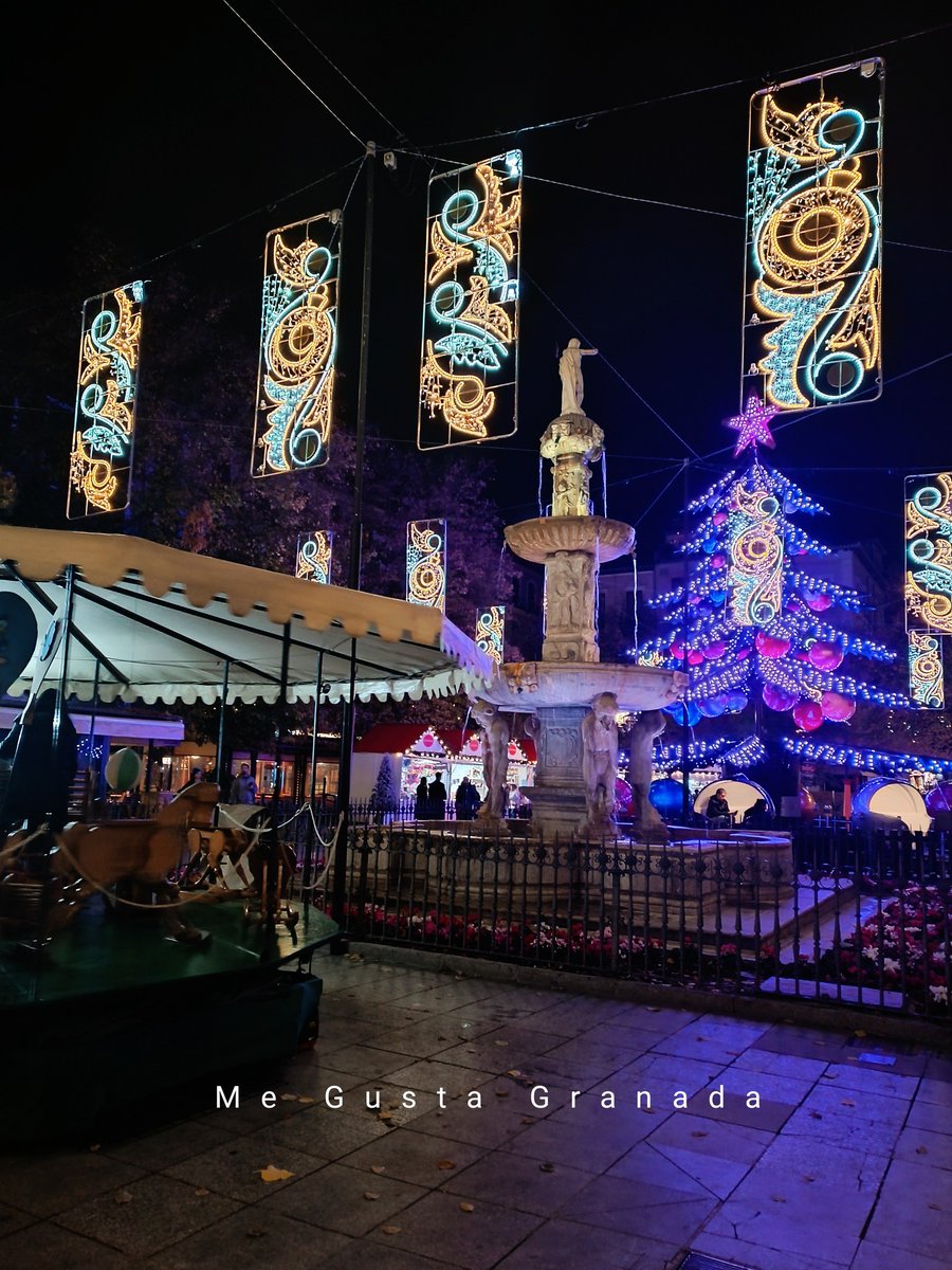 Plaza Bib Rambla con sus luces de Navidad #megustagranada