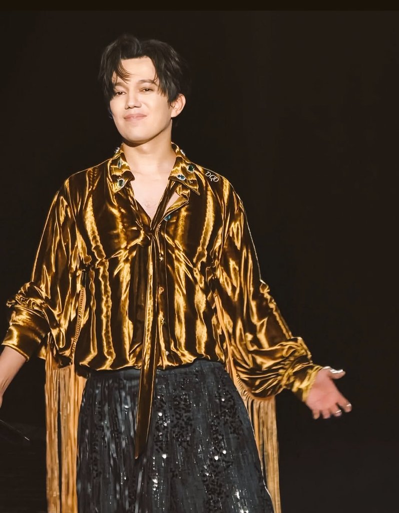 <a href="/DDears00/">DQDears00</a> В золотом сиянии пирамид его голос звучал как чистое чудо.
En el resplandor dorado de las pirámides, su voz sonaba como un verdadero milagro.
A VOICE THAT UNITES #DimashQudaibergen
Follow the music