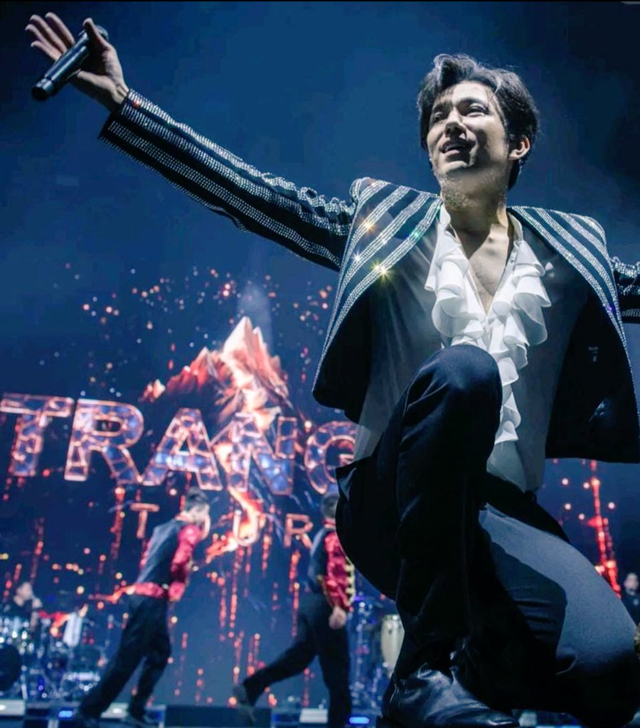 <a href="/DDears00/">DQDears00</a> Такое ощущение, что его голос соединял века, культуры и души людей.
Da la impresión de que su voz unía eras, culturas y almas humanas.
A VOICE THAT UNITES #DimashQudaibergen
Follow the music