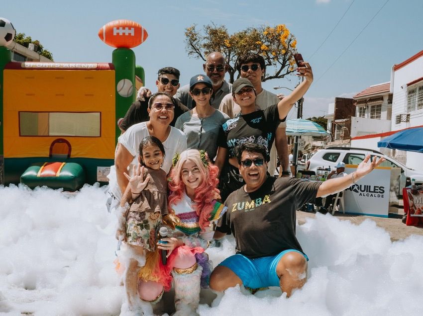 aquilesalvarez's tweet photo. La Ruta Centenario convocó a más de 150 vecinos en una jornada llena de música, baile y encuentro comunitario. El espacio público volvió a activarse con clases de zumba, espuma party, feria de emprendedores, servicios de salud y atención veterinaria.

Junto a la Dirección de Turismo y Eventos Especiales, seguimos impulsando actividades que fortalezcan la cultura, el deporte y la recreación en los barrios de nuestra ciudad.

#ConstruyendoLaCiudadDeTodos