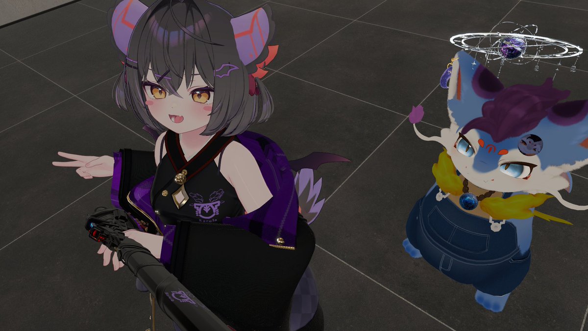 ショコラちゃんにラルラ君の耳と尻尾移植完了！！
武器と服にも黒メカラルラ君ロゴ入れたったよ！
ハスターさんも一緒にパシャリ！