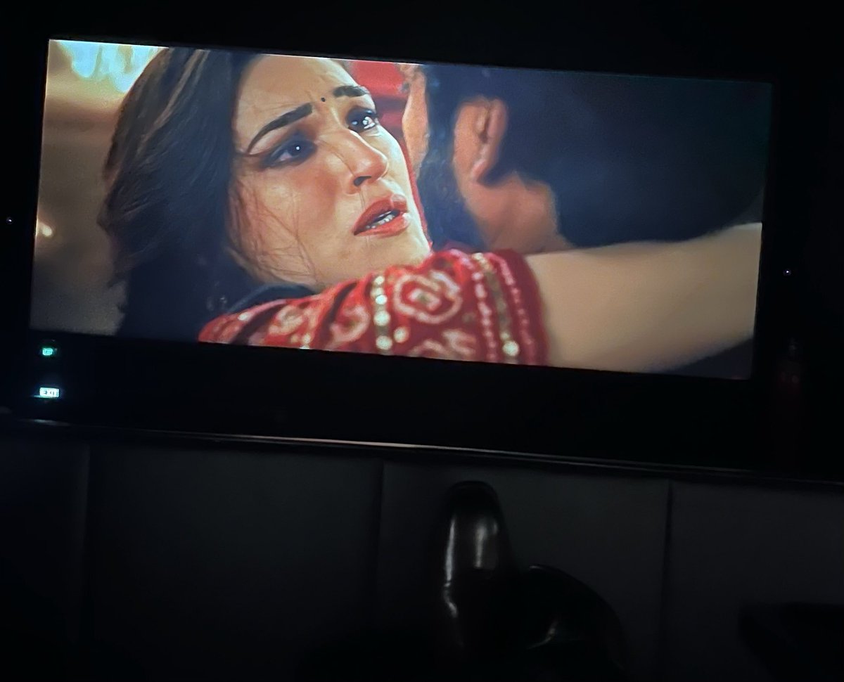 Just watched #TereIshqMein and loved it! A real and raw story with outstanding performances by #Dhanush and #KritiSanon. The songs are amazing too. One of the best love story films of 2025! ❤️🎬 #movie #Lovestory #AnandLRai