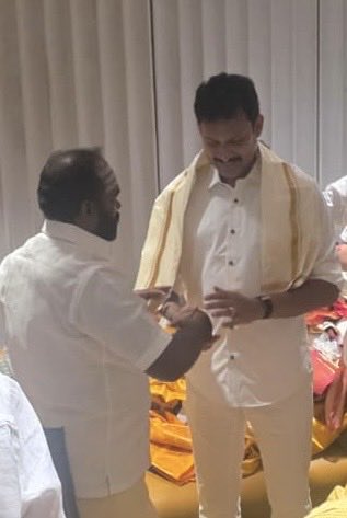 mknadvocate's tweet image. அசைக்க முடியாத கொள்கை பலம். அன்பால் எவரையும் அரவணைத்துச் செல்லும் பண்பு நலம். உறுதிமிக்க போராட்ட  மனம். வழிகாட்டும் தலைமைக் குணம். இவை எல்லாம் கலந்த பன்முகம்தான் எங்கள் @Anbil_Mahesh அன்பில் மகேஸ் பொய்யாமொழி! 🙏 #HBDDrAnbil