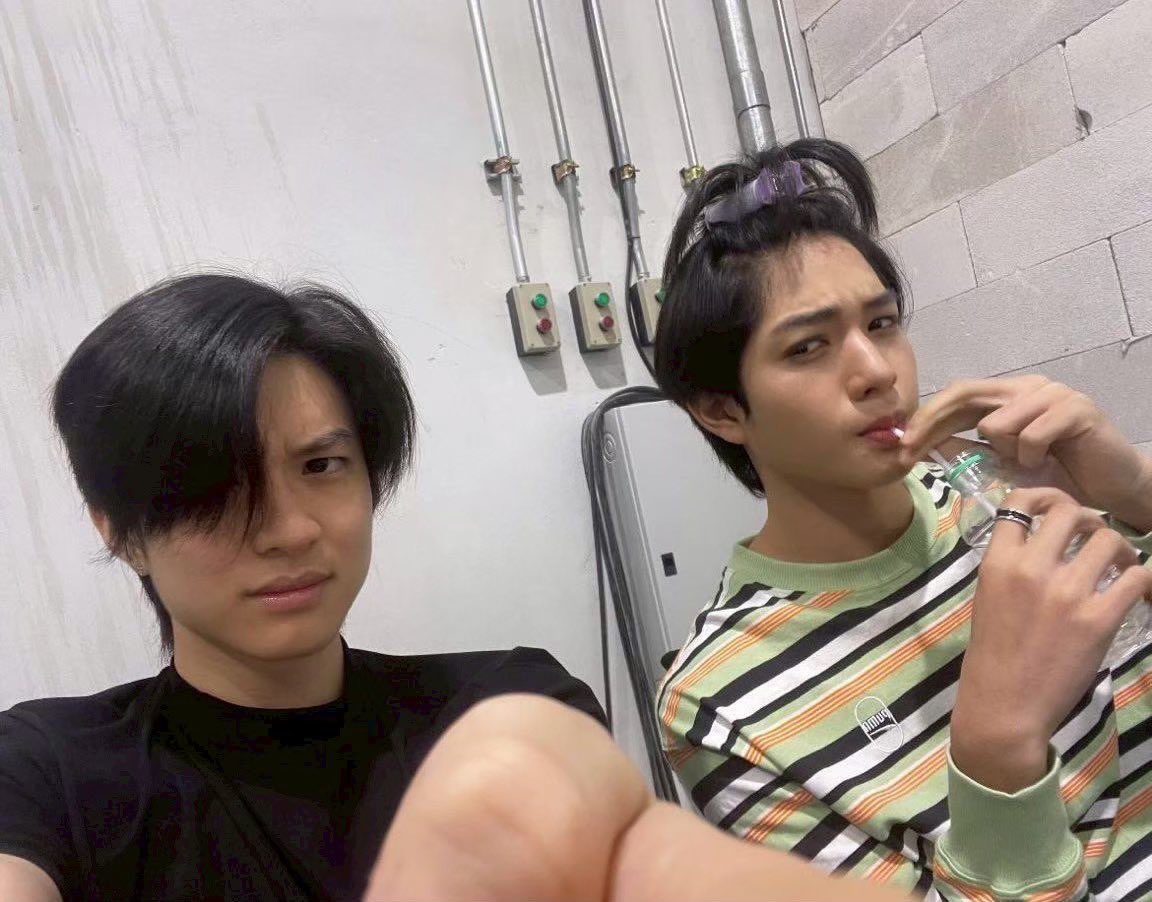 Chokunz_offcial's tweet image. ขอบคุณที่เอ็นดูสองจิ๋วนะคะ ยินดีต้อนรับเข้าด้อมค่า น้องมีผลงานคู่กันเรื่อง #BoysInLoveSeries และฝากติดตาม #17thSpringSeries  เร็วๆนี้ด้วยนะคะ ขออนุญาตแปะ open chat ของบ้านน้อง ๆ ทั้งคู่ค่า  🙇🏻‍♀️♥️

#ChokunAston
#chokunz_jkz #aston_lv