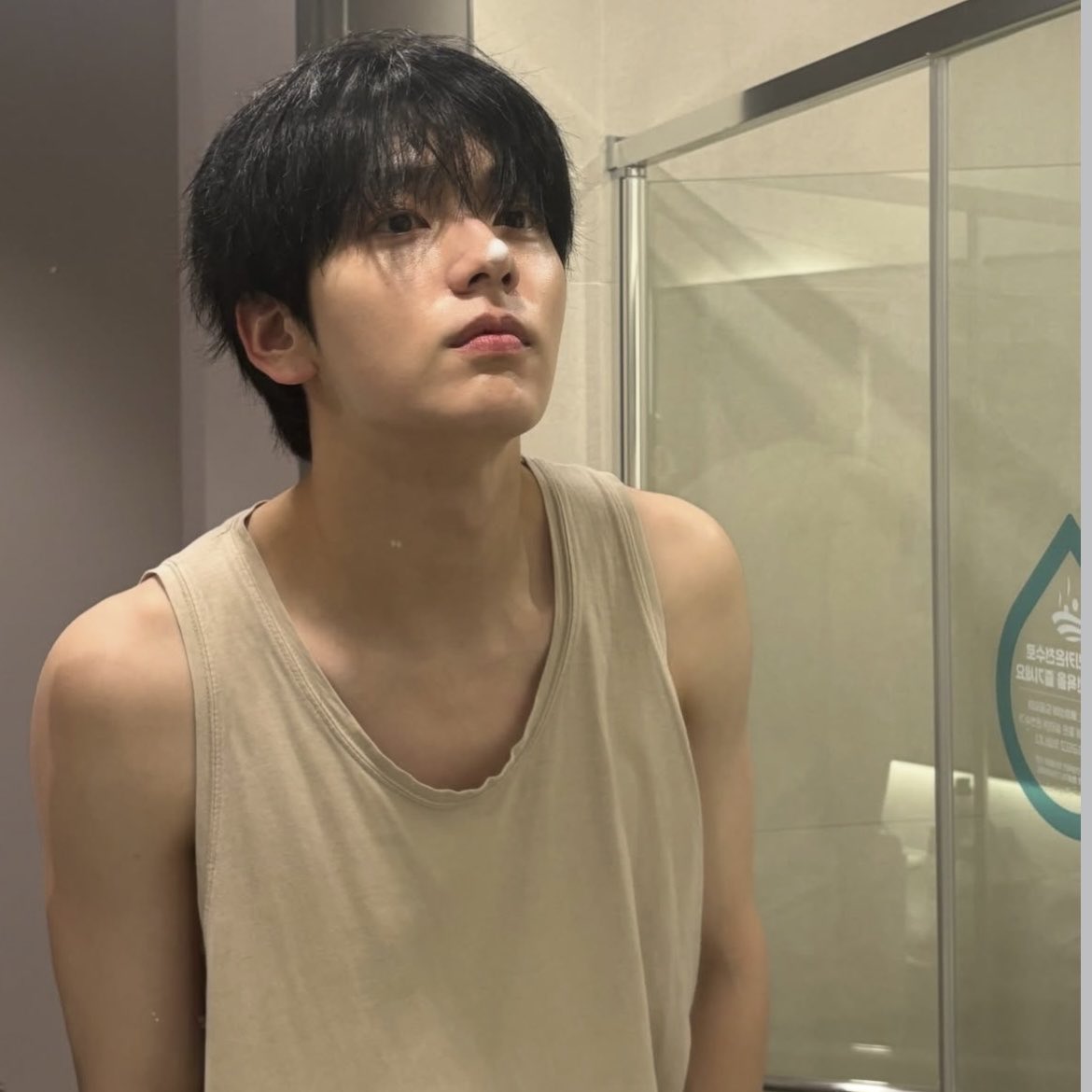 the lighting, the cute but not trying to expression, the messy hair, the arms and cleavage out, the visually soft skin, the oversized looking tank top…. THIS OMEGA SERVE