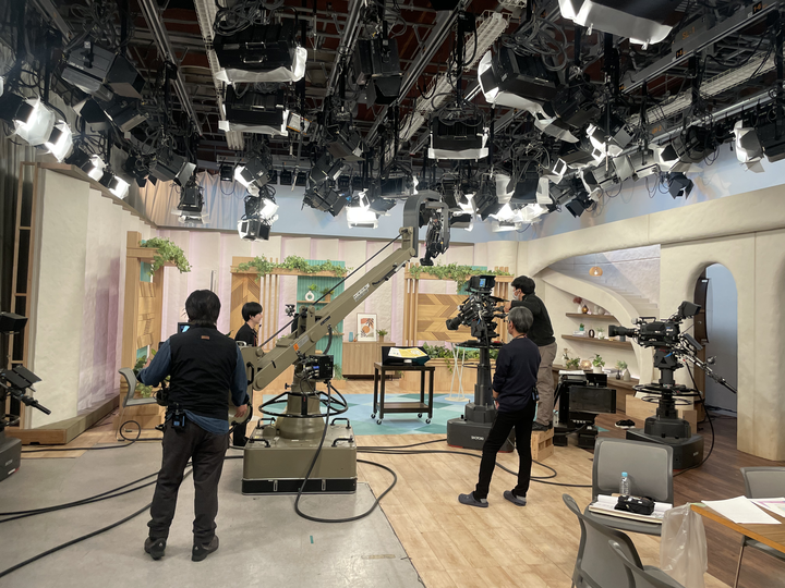 UTokyo_UTSSI's tweet photo. 【テレビ出演情報】
12/4（木）20:30〜
UTSSI 小塩靖崇 特任講師が
@NHK_ETV  「きょうの健康」に出演！

テーマは 「強いアスリートにも #メンタルヘルス の悩み」

日本のアスリートの4人に1人が、うつ傾向を感じていることが明らかに。広がり始めた対策や心の状態のセルフチェックを紹介します。 https://t.co/bsvgACb9W4