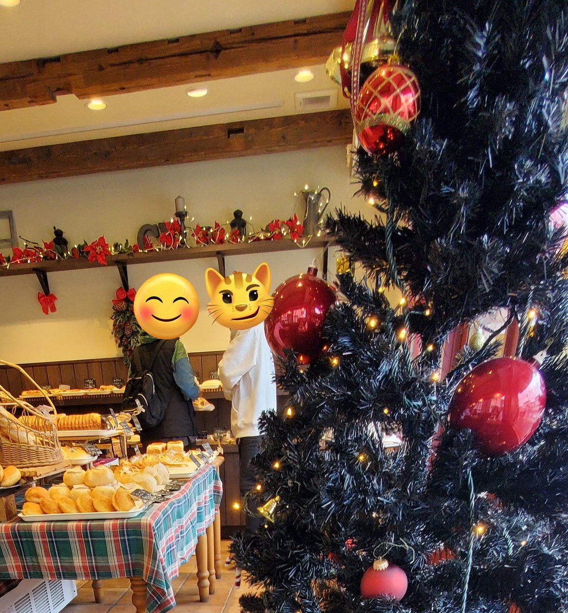 ゆっくりパンを食べていたら、お祖母ちゃん👵と、ちょっと、やんちゃ系