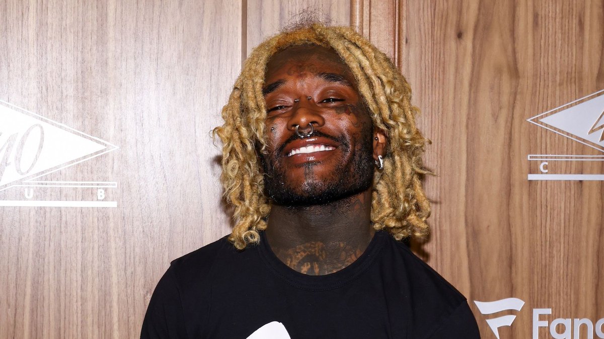 Lil Uzi Vert debuts video for "Regular." More here: complex.com/music/a/jadego…