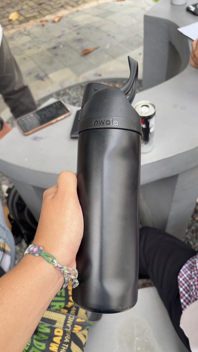 averageckel's tweet image. DEMI ALLAH BALIK TUMBLER GUA