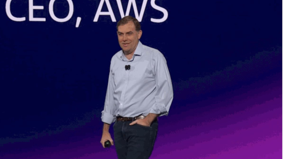 🚀 亚马逊云科技年度盛会 re:Invent 今夜开启！
CEO 压轴演讲，新一代自研 AI 芯片亮相。

🤔 它真能「追赶」甚至超越谷歌的 TPU 吗？

消息落地前，你的预测是？
$AMZN ⬆️ 看涨？还是 ⬇️ 看跌？

转赞关+评论区留下预言和 MSX 地址，抽 10 位预言家平分 $150 $AMZN.M 🎁