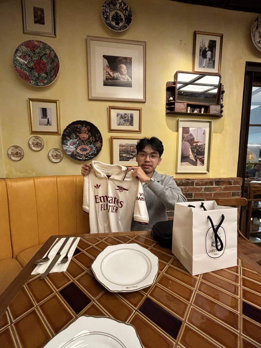 StrayBeer's tweet image. Finally I got this third kit 🔴⚪️