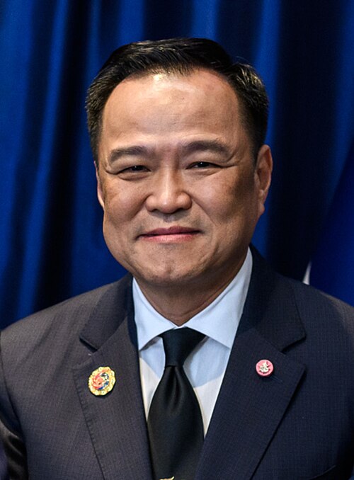 tempodotco's tweet photo. Perdana Menteri Thailand Anutin Charnvirakul telah meminta maaf atas kegagalan pemerintahannya dalam melindungi masyarakat yang dilanda banjir. Ia berjanji akan melakukan perbaikan. https://t.co/x2TsDffqeg