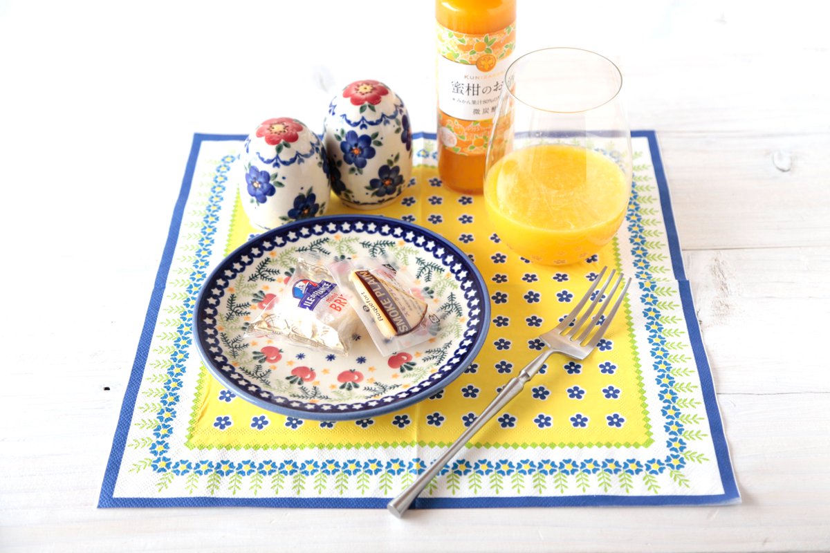 ポーリッシュポタリー柄のペーパーナプキン。 お皿と模様の組み合わせ