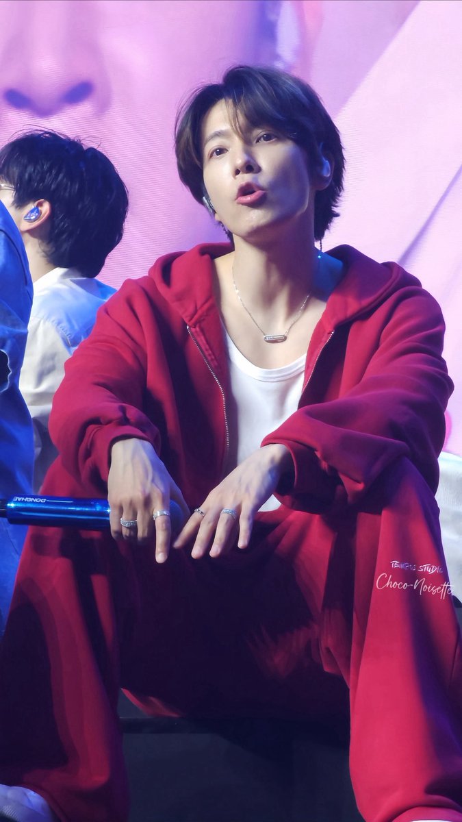 Isn't he lovely
Isn't he wonderful
Isn't he precious
❤

#DONGHAE #동해 

cr 榛子的榛子酱