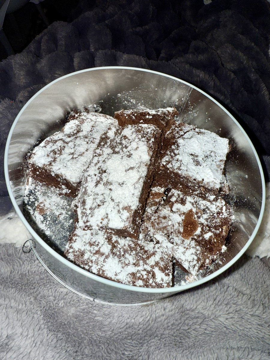 navigatingseas's tweet image. m very sleepy but i made brownies