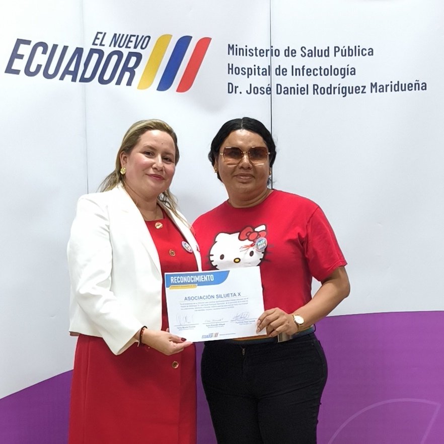 🏥En el 🌳de la esperanza, nuestros usuarios plasmaron su compromiso de inclusión.

▶️ Nuestra coordinadora Zonal <a href="/DraGabMerino/">Dra.GabrielaMerino</a>, junto a la Dra. Karla Alvarado, gerente, y Director Asistencial, Carlos Moreno; reconocieron el trabajo colaborativo en pro de la prevención del #VIH