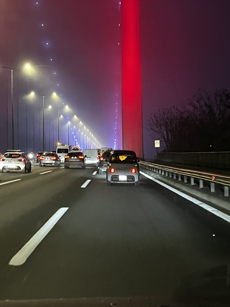 Minimum hız kuralı tarihe karıştıysa söyleyin, ben hâlâ eski patch’teyim👀
#MetaDeğişti #CitroenAmi #IstanbulTrafiği