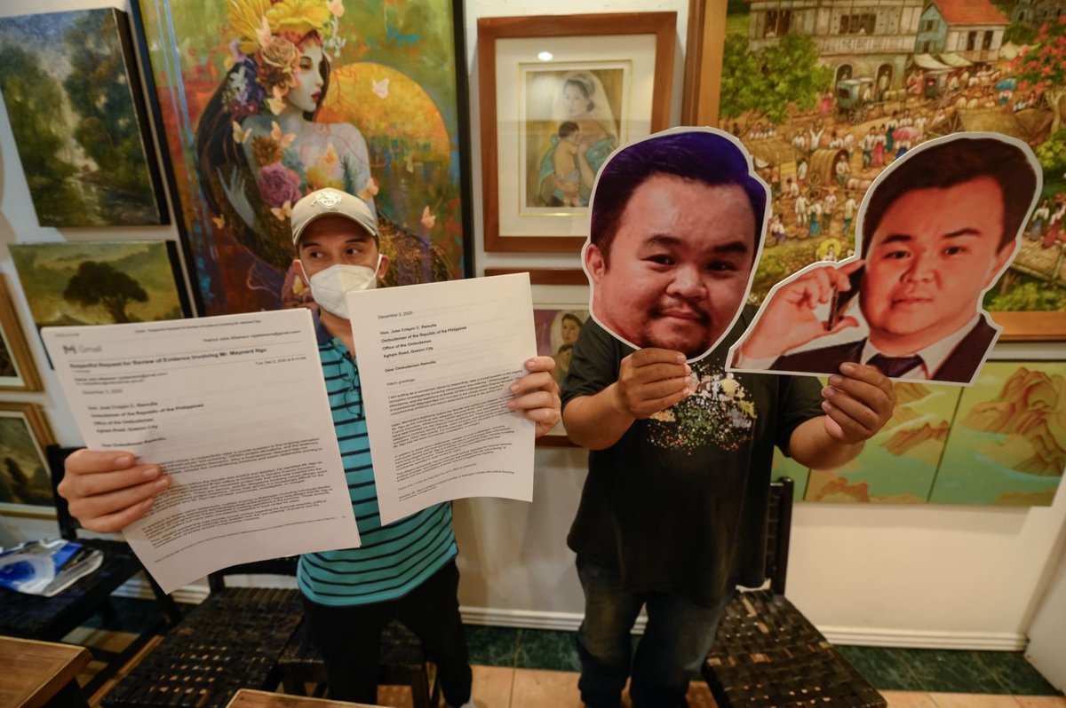 ABSCBNNews's tweet image. A private citizen presents to the media copies of a Call to Action letter addressed to Ombudsman Jesus Crispin Remulla during a press briefing at the UP Art Circle in UP Diliman on Tuesday, December 2. 
 
The letter calls for an investigation into the alleged links of individuals…