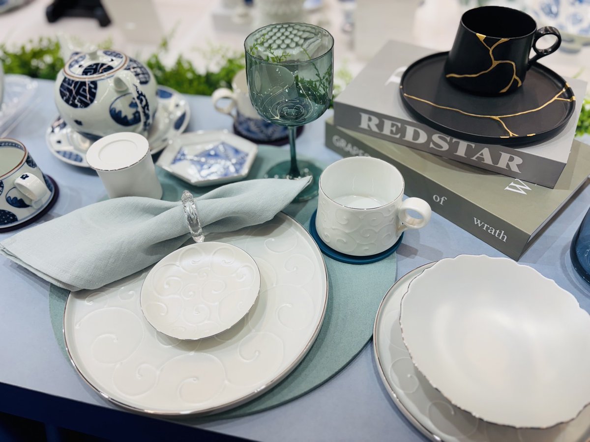tablewarefest's tweet photo. 【日本の器を訪ねて 出展者紹介】

「青の世界・繊細優美」～三川内焼～

◆出展者
・みかわち焼　平戸洸祥団右ヱ門　　
・みかわち焼　平戸嘉祥窯
・みかわち焼　嘉泉窯　　　　　　　
・みかわち焼　嘉久正窯
・みかわち焼　平戸松山窯　　　　　
・みかわち焼　玉峰窯
・みかわち焼　光雲窯　　　　　　　
・みかわち焼　陶房義窯
・みかわち焼　平戸藤祥五光窯　　　
・みかわち焼　嘉助窯
・みかわち焼　横石一源窯　

📅日程
2025年11月27日(木)～12月3日(水)　10:00～18:00
🚩会場
東京ドームシティ プリズムホール
🎟️当日券絶賛発売中！
公式HPよりご確認ください。

#テーブルウェアフェスティバル2025
#テーブルウェアフェスティバル
#器 #うつわ好き
#食器 #洋食器好き #和食器好き
#陶器好き #磁器好き #漆器好き
#テーブルコーディネート
#テーブルセッティング
#テーブルフォト #うつわのある暮らし
#東京ドームシティプリズムホール
#tablewarefestival2025
#tablewarefestival #tableware #tablesetting