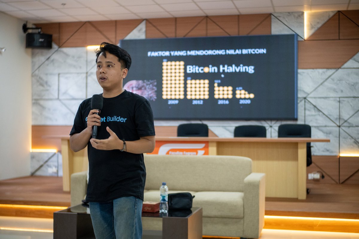 BitgetID's tweet image. Bandung vibes! 🤩

Minggu lalu kita seru-seruan bareng 80 crypto enthusiasts di Universitas Sunan Gunung Djati, dipandu langsung oleh #BitgetBuilder @anrafii_. 

Diskusinya seru, antusiasmenya tinggi, dan semangat buat belajar Web3-nya kerasa banget.
#EventWithBitget

Kota mana…