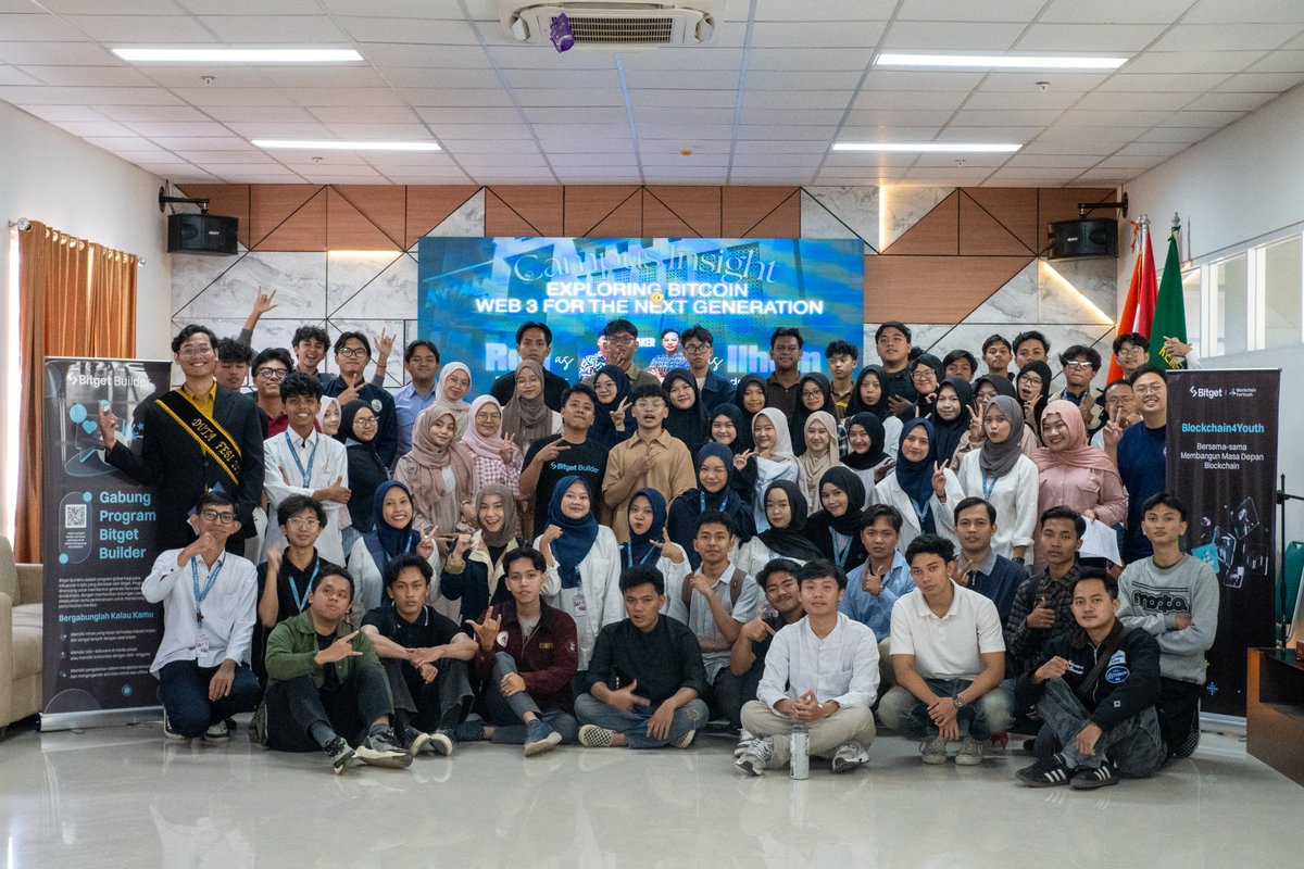 BitgetID's tweet image. Bandung vibes! 🤩

Minggu lalu kita seru-seruan bareng 80 crypto enthusiasts di Universitas Sunan Gunung Djati, dipandu langsung oleh #BitgetBuilder @anrafii_. 

Diskusinya seru, antusiasmenya tinggi, dan semangat buat belajar Web3-nya kerasa banget.
#EventWithBitget

Kota mana…