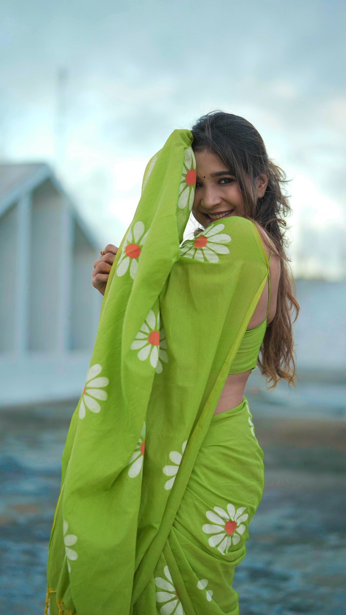 ssakshiagarwal's tweet photo. Chennai’s rainy mood today… staying warm in my green florals 💚🌧️ #ChennaiRains #MonsoonMood #chennairains2025 https://t.co/lDbI7cOhRj