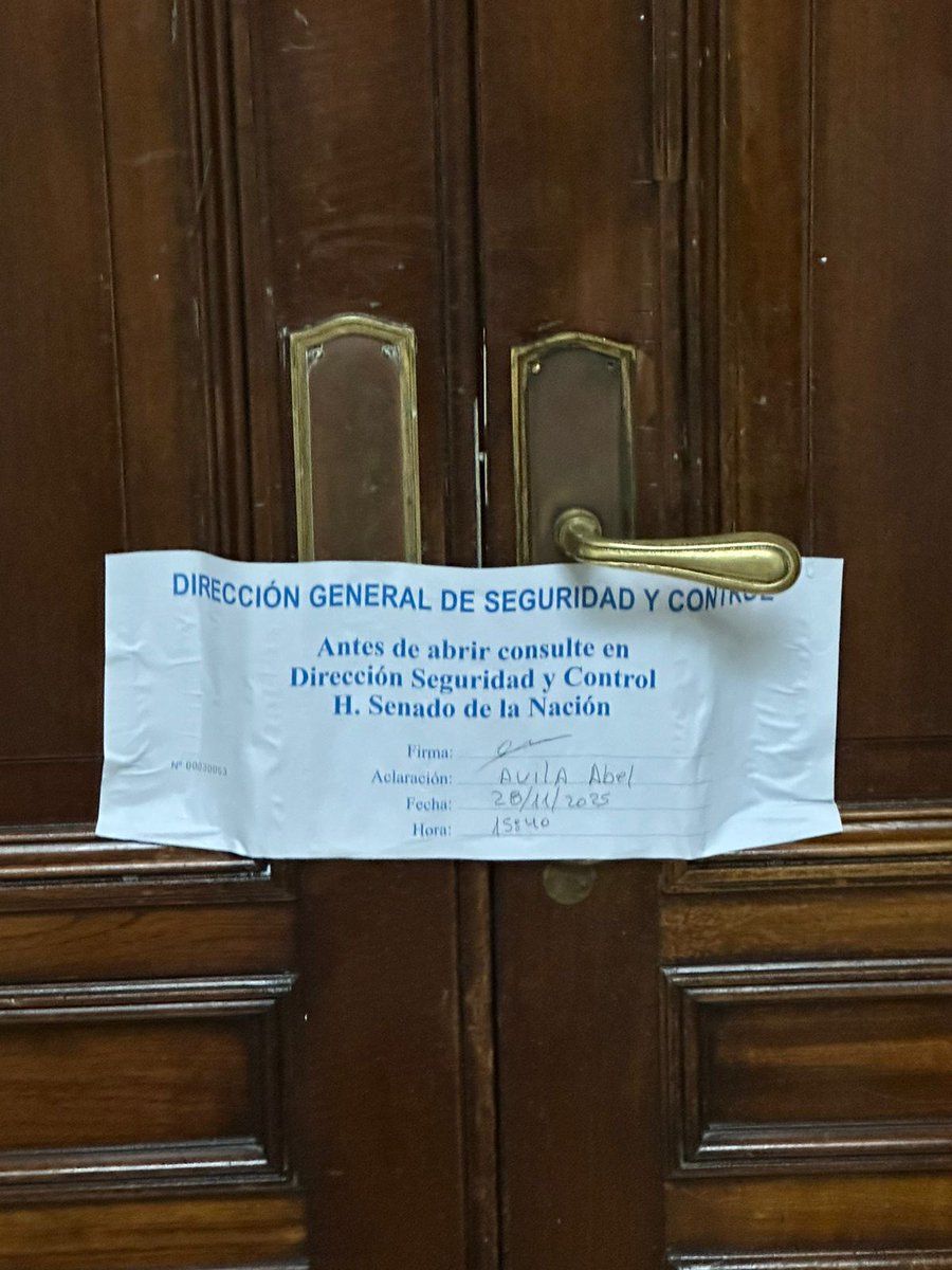 WalterVuotoTDF's tweet image. Expreso mi más enérgico repudio a los gravísimos hechos ocurridos en el Senado de la Nación, que incluyeron agresiones físicas y acciones inaceptables contra la senadora fueguina Cristina López.

El ingreso irregular al despacho de una senadora, el cambio de cerraduras, el fajado…