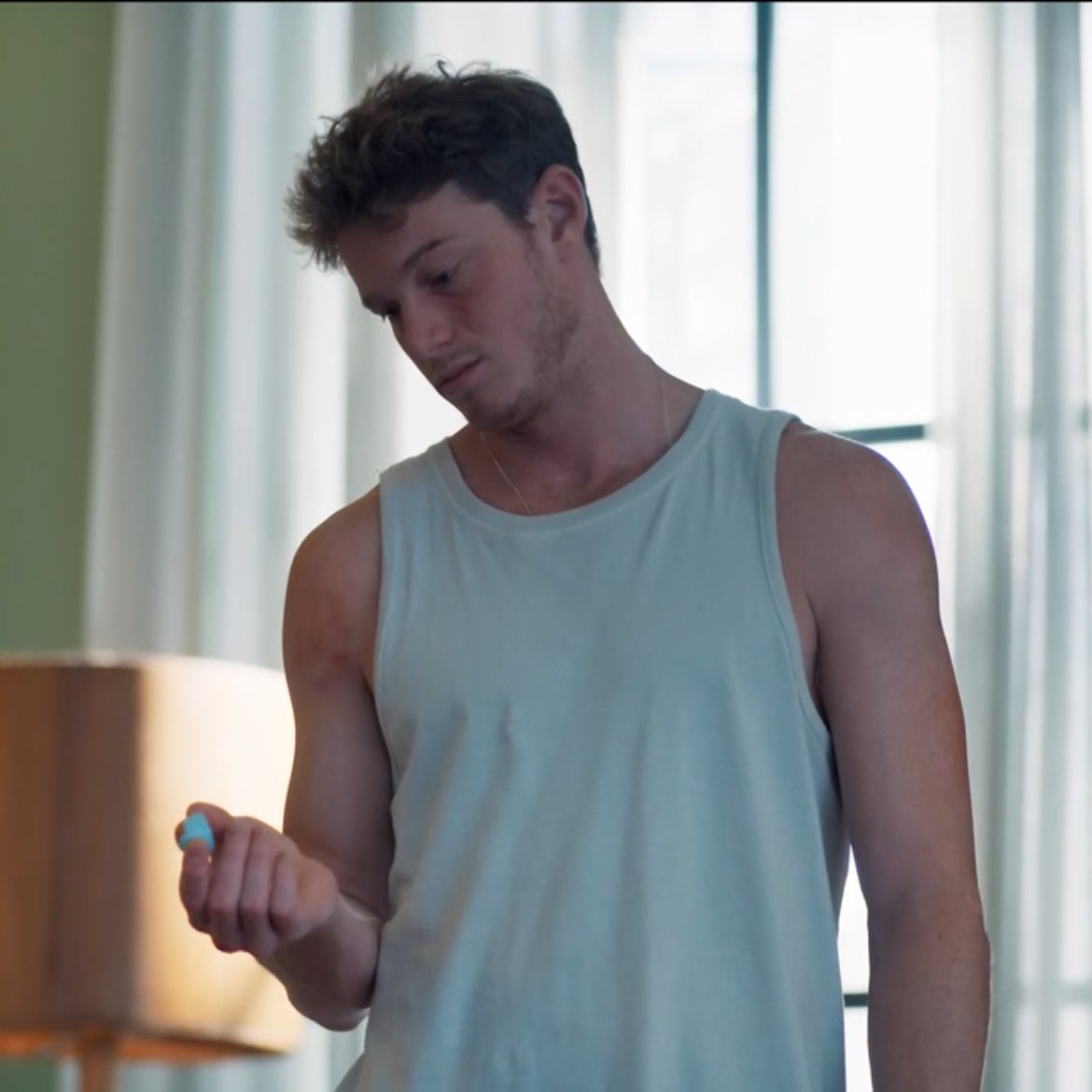 isalipertin's tweet image. mds ele roubou um bombom lésbico vegano da lorena que loiro fedido safado  #TrêsGraças